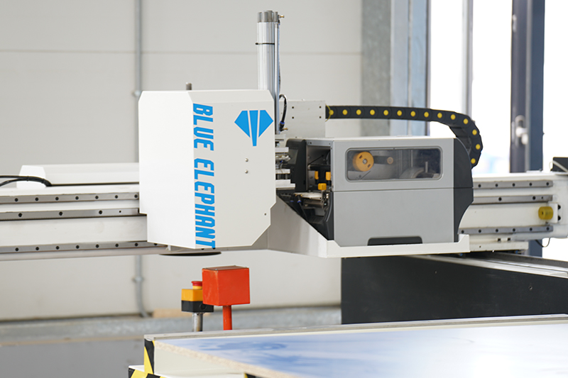 Blue Elephant CNC Router Nesting Brilhante para Produção de Móveis com Rotulagem Inteligente (1)