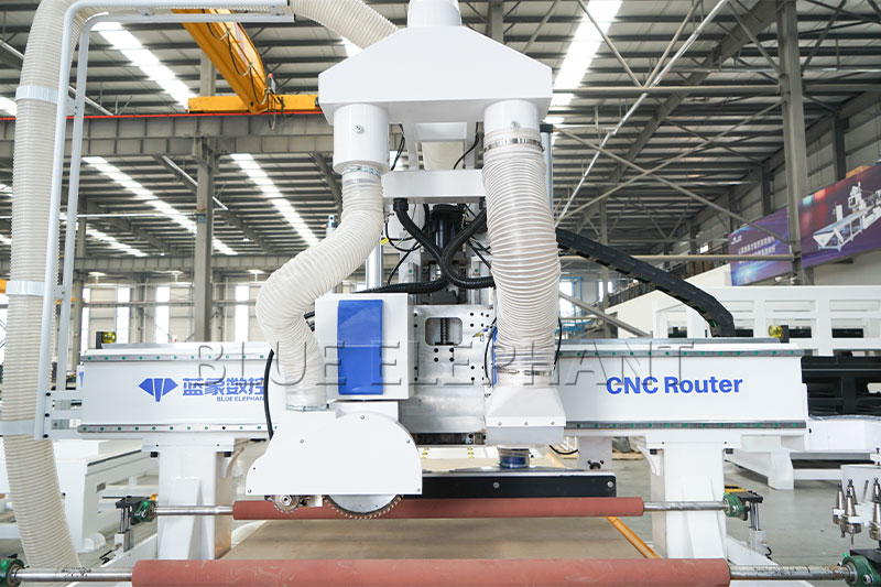 Blue Elephant Incrível Máquina CNC Nesting ATC para Fabricação Eficiente de Móveis com 2 Serras (1)