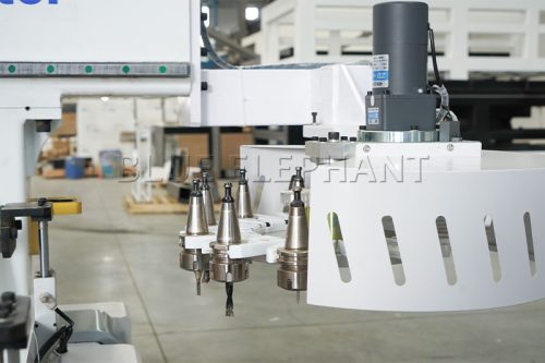 Blue Elephant Incrível Máquina CNC Nesting ATC para Fabricação Eficiente de Móveis com 2 Serras (1)