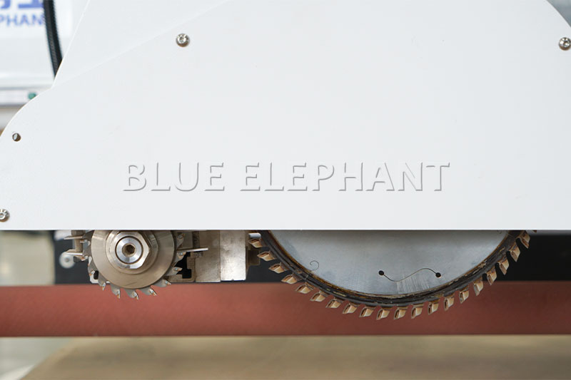 Blue Elephant Incrível Máquina CNC Nesting ATC para Fabricação Eficiente de Móveis com 2 Serras (1)