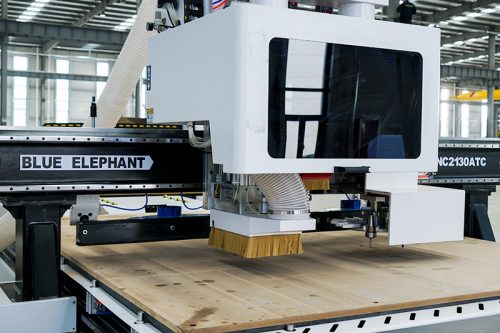 Blue Elephant Premium Máquina CNC de Nesting para Madeira 2130 com Rotulagem Automática para Produção de Móveis (1)