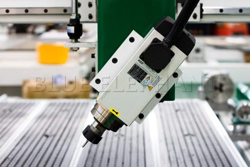 Gravador Máquina Router CNC Rotativo Versátil para Projetos de Marcenaria e Artesanato de Precisão Alta Demanda em Faro, Portugal