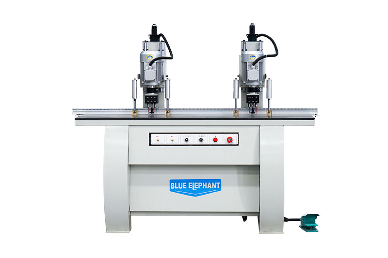 Maquina De Perfuracao De Dobradicas CNC De Duplo Cabeca Eficiente Para A Venda-1