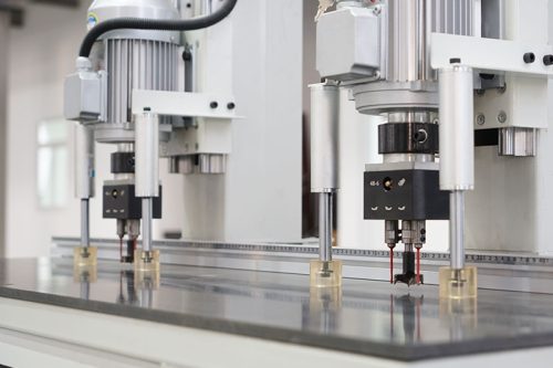 Maquina De Perfuracao De Dobradicas CNC De Duplo Cabeca Eficiente Para A Venda-3