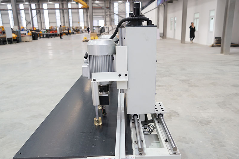 Maquina De Perfuracao De Dobradicas CNC De Duplo Cabeca Eficiente Para A Venda-5
