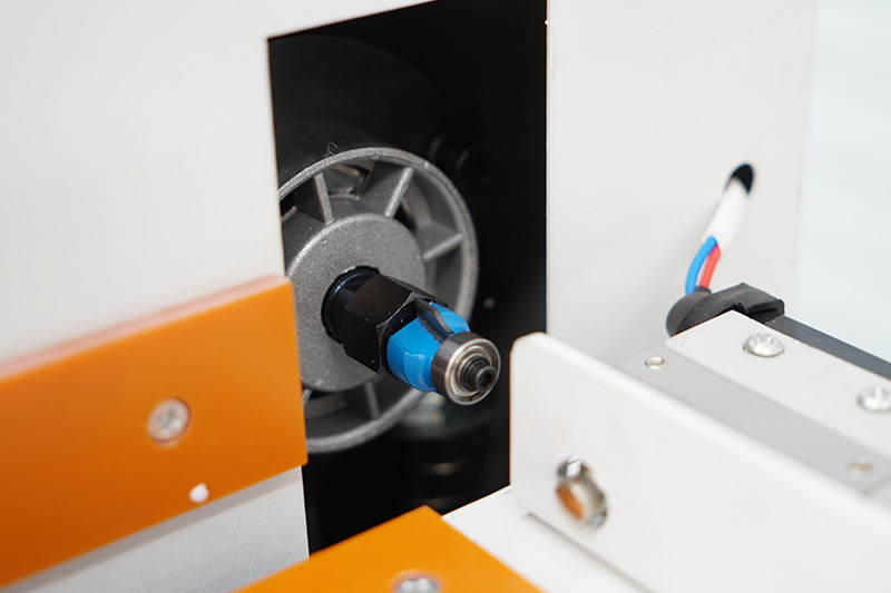 Maquina de Corte de Cantos de Perfis de Alta Eficiencia para Moveis de Painel em Desconto-2