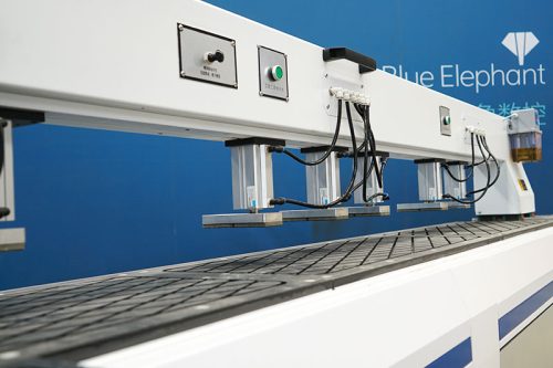 Maquina de Perfuracao CNC Avancada para Portas de Madeira - Preco-6