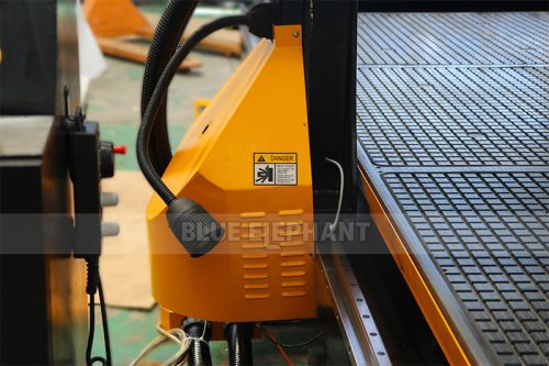 Router CNC Com Trocador De Ferramentas E Faca Oscilante EOT-3 Para Aplicacoes Versateis A Venda-3