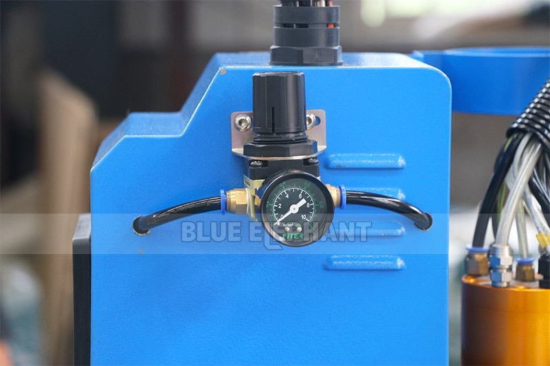Router CNC Pequeno Com Troca De Ferramentas Para Fresagem De Precisao Com Desconto-3