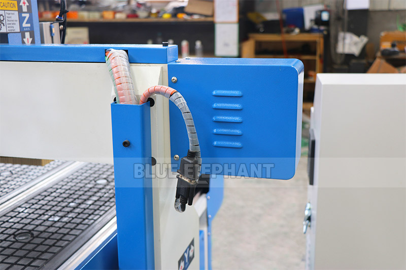 Router CNC Pequeno Com Troca De Ferramentas Para Fresagem De Precisao Com Desconto-4