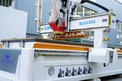 Blue Elephant CNC Nesting ATC Conveniente e de Alta Eficiência com Duplas Plataformas para Processamento de Móveis (1)