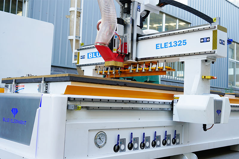 Blue Elephant CNC Nesting ATC Conveniente e de Alta Eficiência com Duplas Plataformas para Processamento de Móveis (1)