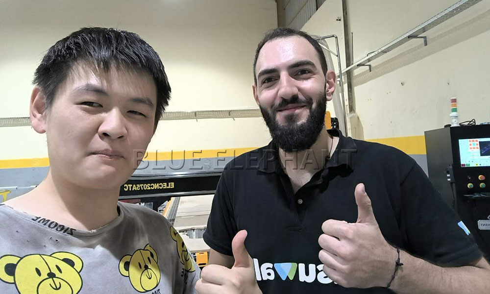 Our after-sales technical engineer went to Saudi Arabia to train the customer on 2075ATC machine operation