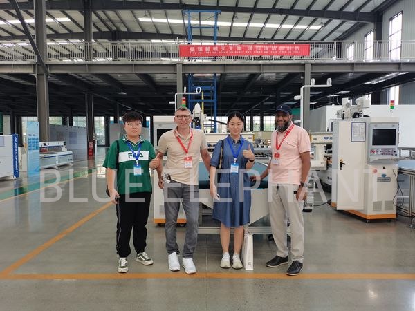 Welcome customers from the UK to visit the Blue Elephant factory